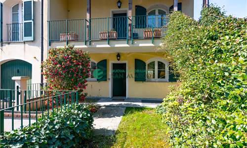 Splendida villa bifamiliare.